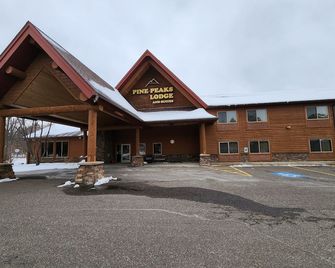 Pine Peaks Lodge and Suites - Crosslake - Building