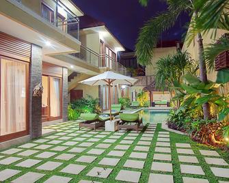 O Villas Seminyak - Kuta - Uteplats
