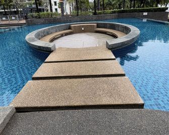 Timurbay Royale Sea 5 Pool Wifi Netflix - Kuantan - Pool