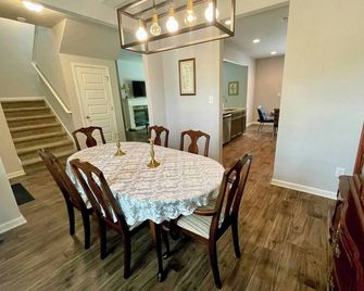 Spacious 4 BR (5 beds) 2.5 bath home in Newnan GA - Newnan - Jídelna