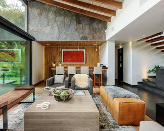 Casa Galo-Modern Retreat Overlooking Golf Course - Valle de Bravo - Living room