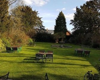 Antrobus Hotel - Salisbury - Patio