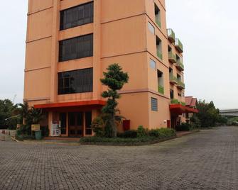 Hotel 678 Cawang Powered By Cocotel - Jakarta - Building