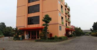 Hotel 678 Cawang Powered By Cocotel - Yakarta - Edificio
