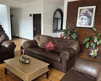Hotel Los Arcos - Parral - Living room