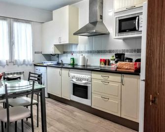 Remarkable 3-Bed Apartment in Oviedo - Oviedo - Cuisine