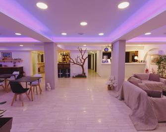 Classic one bedroom Hooneymoon Suite (n18) - Poros - Lobby