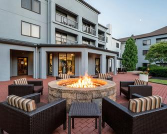 Courtyard by Marriott Columbus Airport - Columbus - Patio