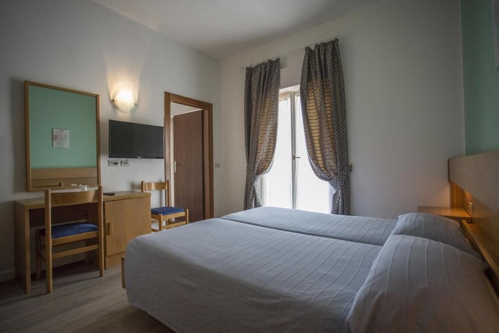 Hotel Alberello - ריבה דל גארדה - חדר שינה