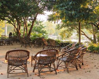 Wild Chalet Resort - Kanha - Patio