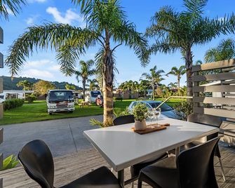 Beachaven Top 10 Holiday Park - וואיהי ביץ' - פטיו