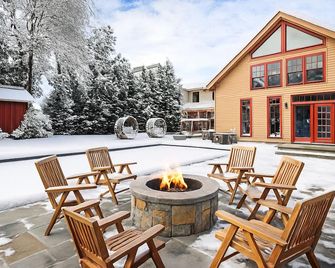 2 Beautiful Homes, 1 Stunning Retreat: Pool Hottub Pizza Oven + Near Beach & Nyc - Fairfield - Patio