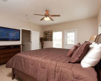 Star Beachside - Marlin Cottages 7 - Beautiful Condo, Family Friendly, Swimming & Kiddie Pool, Spa, Short Walk To The Beach - South Padre Island - Bedroom