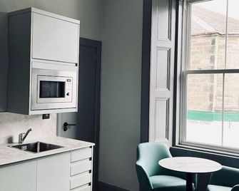 Stylish studio room, king, en-suite & kitchenette (room 3) - Innerleithen - Keuken
