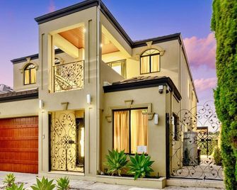 Luxury Villa W Pool & Spa 5 Bedrooms - Coogee