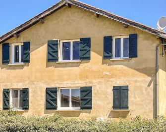 Cozy Apartment In Mauléon Darmagnac - Estang - Edificio