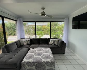 'Serenity By The Sea' Treasure Cay, Abaco, Bahamas 2 Bedrms/2 Bathrms/ Sleeps 6 - تريجر كاي - غرفة معيشة