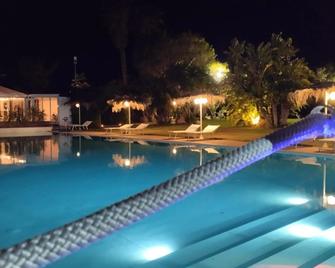 Valle Di Mare Country Resort - Fontane Bianche - Piscina