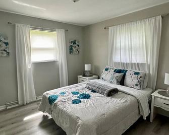 2 Homes for large group Hot Tub - Mason - Bedroom