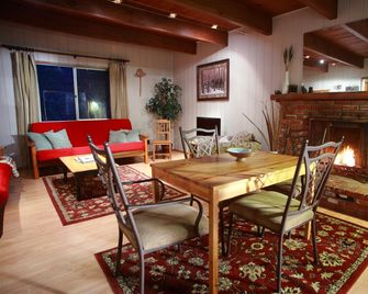 Sleepy Hollow Cabins & Hotel - Crestline