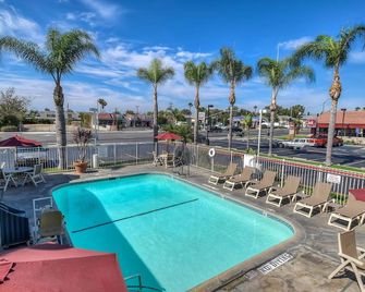 Motel 6 Stanton - Stanton - Pool