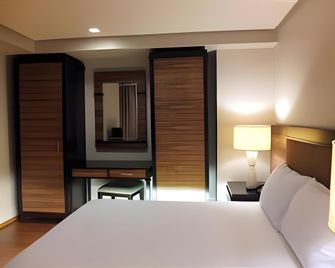 Soleste Suites (Non-Quarantine Hotel) - קזון סיטי - חדר שינה