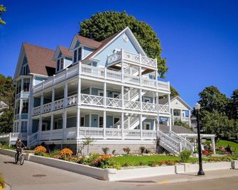 ハーバー ビュー イン - マキナック アイランド - 建物