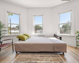 Nyc Access 4br Duplex Sleeps 10, Free Parking - Fair Lawn - Bedroom