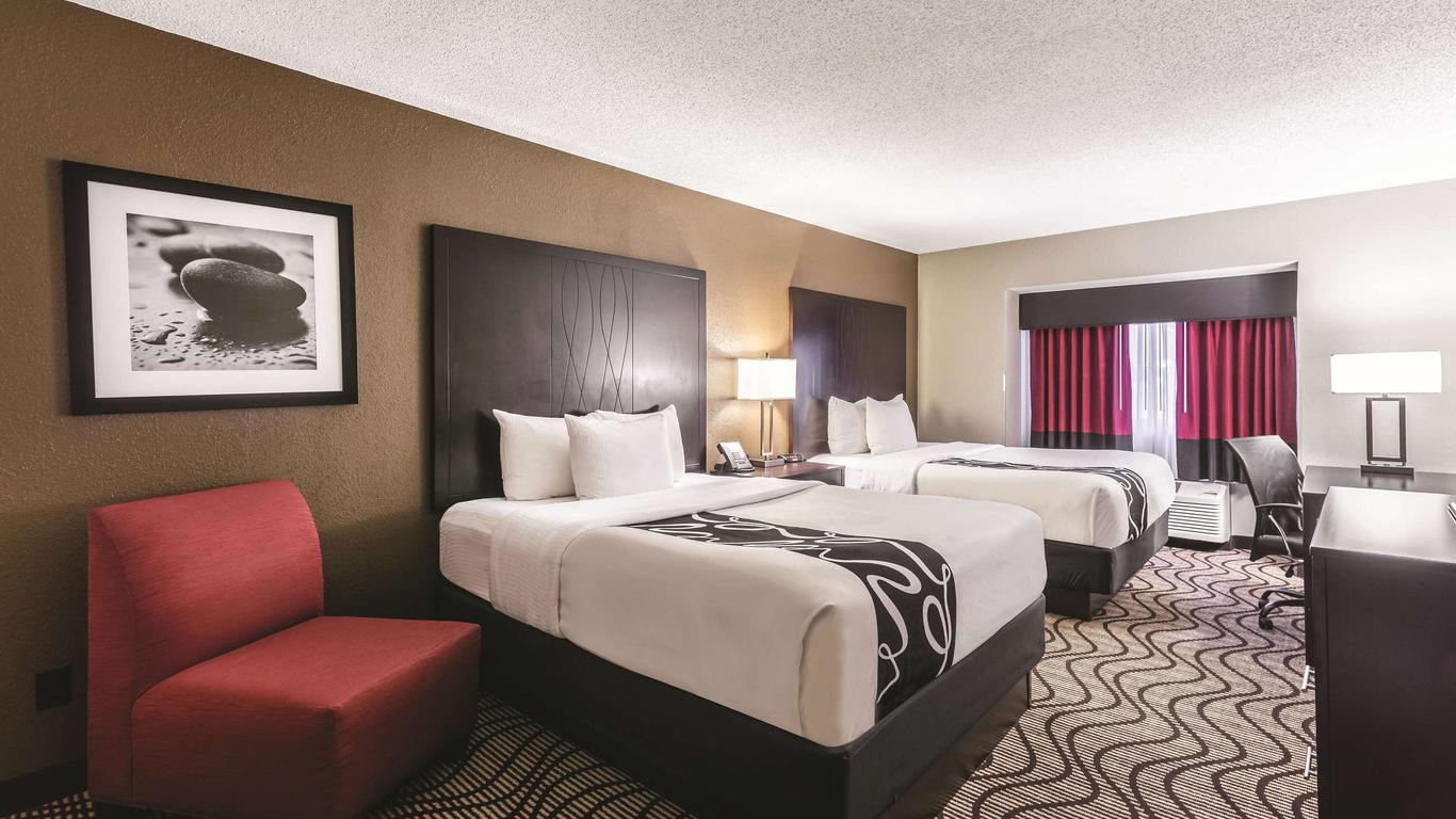 La Quinta Inn & Suites by Wyndham Collinsville - St. Louis