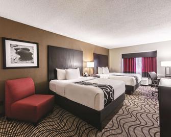 La Quinta Inn & Suites by Wyndham Collinsville - St. Louis - Collinsville - Slaapkamer