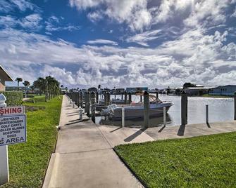 South Hutchinson Island Cottage with Beach Access! - Jensen Beach