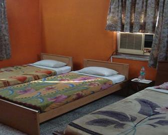 هوتل كامينج - إيتاناجار - غرفة نوم