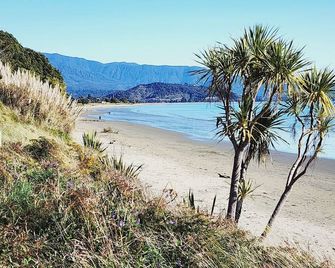 Pukeko Studio - Pohara - Beach