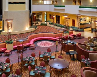 Radisson Hotel Cedar Rapids - סידר ראפידס - לובי