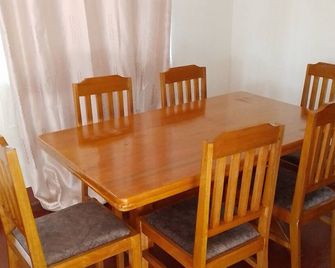 Welcome And Stay At Ewaso Maasai Homestay - Moshi - Dining room