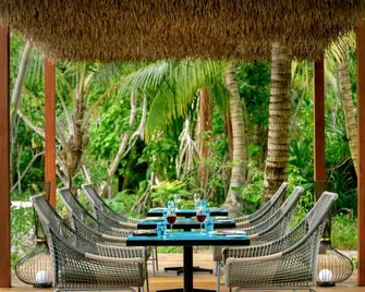 Pullman Maldives Resort - Viligili - Patio