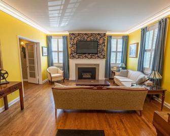 Cardinal Inn Western Room - Cornwall - Living room