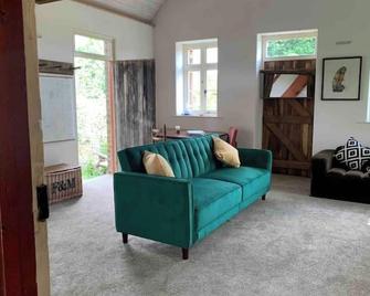Wye Riverside Lodge - Llandrindod Wells - Living room