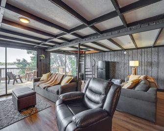 Private Hot Tub and Dock Lakefront Grove Retreat! - Grove