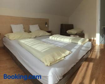 Szalóky Apartmanház - Gyenesdiás - Camera da letto