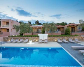 Aventura Village - Potos