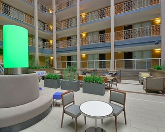 Embassy Suites by Hilton Denver Central Park - Denver - Lobby