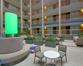 Embassy Suites by Hilton Denver Central Park - Denver - Lobby