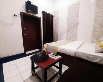 Luxmi Hotel - Prayagraj - Bedroom