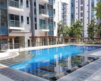Condotel Across Naia T3 - Pasay - Pool