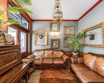 The Dutch Flat Hotel - Dutch Flat - Living room