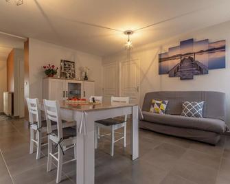 Les Grands Prés - Frontenard - Charette-Varennes - Comedor
