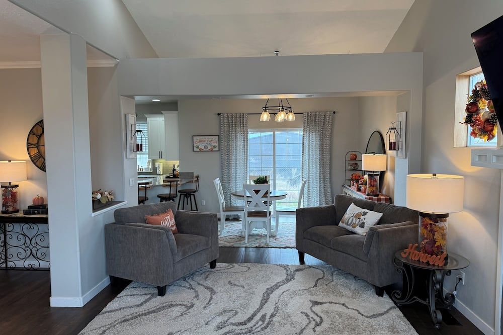 Charming 3-bedroom Home in Canby - Canby - Sala de estar