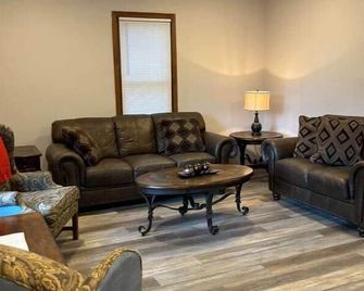 Whispering Fields - Cambridge - Living room