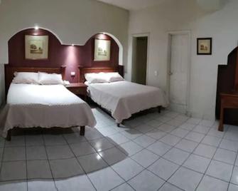 Hotel Baeza - Delicias - Slaapkamer